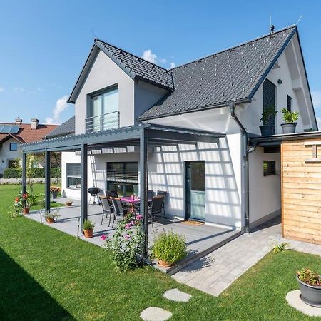 Spacious Family Home Near Bled - Modern & Cozy ラドヴリツァ エクステリア 写真